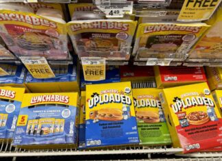 The CEO of packaged-food giant Kraft Heinz is obsessed with healthy eating and exercise—but also snacks on Lunchables several times a week The CEO of packaged-food giant Kraft Heinz is obsessed with healthy eating and exercise—but also snacks on Lunchables several times a week