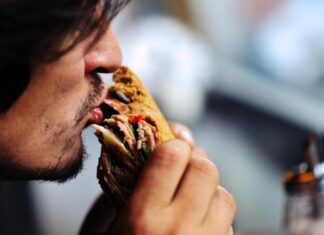 eating fast makes us gain weight eating fast makes us gain weight