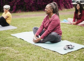 What researchers know about the biology of aging | News Happy people doing yoga class