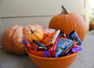 Halloween candy season is here. Here’s how to keep your eating on track Halloween candy season is here. Here’s how to keep your eating on track