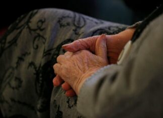 Isolated older people ‘at health risk due to low levels of key nutrients’ Isolated older people ‘at health risk due to low levels of key nutrients’