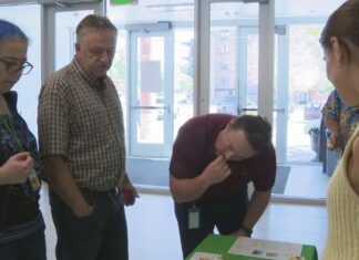 Johnson County employees encourage healthy eating, local produce at the Great Apple Crunch CBS logo