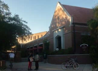 The need for healthy food options at FSU Students stand outside of Seminole Cafe, a dining location on FSU's campus.