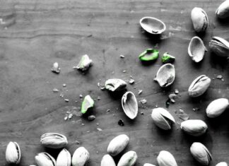 Eating 2 ounces of pistachios daily may help Eating 2 ounces of pistachios daily may help
