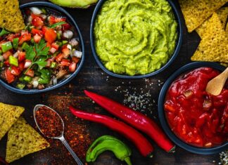 6 Tips for Eating Healthy at a Mexican Restaurant With chips, salsa and margaritas, Mexican cuisine is always a crowd-pleaser. But can you eat healthy at a Mexican restaurant?