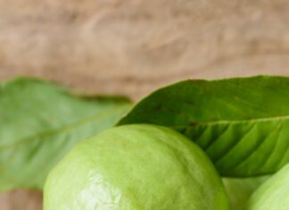 8 benefits of eating 1 Guava daily 8 benefits of eating 1 Guava daily