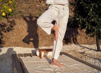 A 30-Second Balance Test Can Indicate How Well You’re Aging, Study Shows A 30-Second Balance Test Can Indicate How Well You're Aging, Study Shows