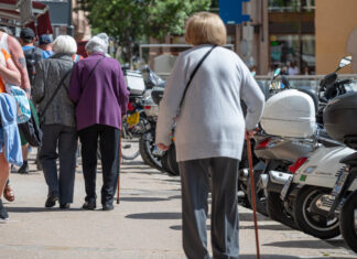 ‘Numerous’ Substances That May Slow Aging Discovered With New AI Tool Elderly Women