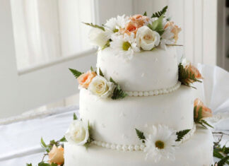 “AITA For Refusing To Label My Wedding Cake As Vegan Because A Guest Felt ‘Tricked’?” “AITA For Refusing To Label My Wedding Cake As Vegan Because A Guest Felt ‘Tricked’?”