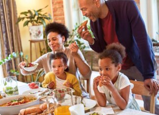Healthful Eating Tips for the Holidays to Strengthen Diabetes Management and Keep You Healthy in the New Year Healthful Eating Tips for the Holidays to Strengthen Diabetes Management and Keep You Healthy in the New Year