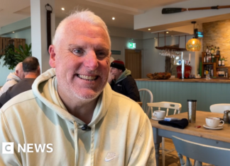 Men open up about mental health in cold water swim Men open up about mental health in cold water swim