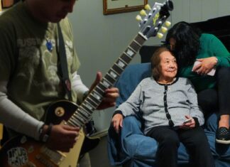 Caring for elderly parents at home is about more than the culture of Hispanic families Caring for elderly parents at home is about more than the culture of Hispanic families