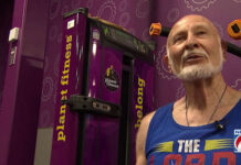 Senior fighting aging through fitness