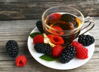 Tea, Berries, and Other Flavonoid-Rich Foods May Help You Age Better, Study Finds Tea, Berries, and Other Flavonoid-Rich Foods May Help You Age Better, Study Finds