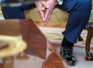 WATCH: Trump has chronic venous insufficiency, remains ‘in excellent health,’ Leavitt says FILE PHOTO:Bahrain