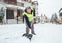 Cardiologists warn people over 45 to use caution when shoveling snow Cardiologists warn people over 45 to use caution when shoveling snow