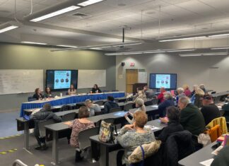 Seniors, Parents Share Experiences, Listen to Advice at Mental Health Fair – Swampscott Tides Seniors, Parents Share Experiences, Listen to Advice at Mental Health Fair – Swampscott Tides