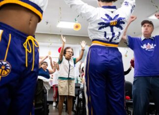 Seniors get a taste of LA Sparks-style fitness – Daily News Seniors get a taste of LA Sparks-style fitness – Daily News