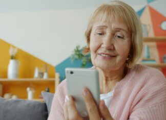 Social media use linked to poorer mental health in older Canadians, study finds Social media use linked to poorer mental health in older Canadians, study finds