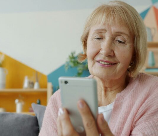 Social media use linked to poorer mental health in older Canadians, study finds Social media use linked to poorer mental health in older Canadians, study finds